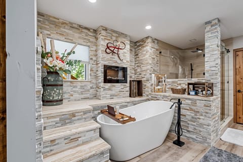 Water's Edge - Gorgeous Water Views! home House in Groveland