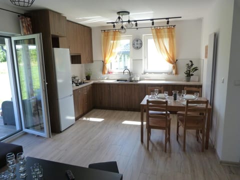 Kitchen or kitchenette, Dining area, pet friendly, stove