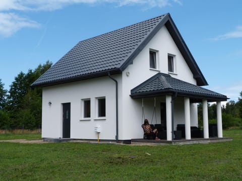 Property building, Day, Balcony/Terrace