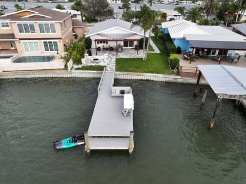 Magical Sunset waterfront view, renovated 3bd 2bth House in Indian Rocks Beach