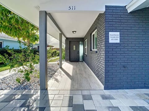 Magical Sunset waterfront view, renovated 3bd 2bth House in Indian Rocks Beach