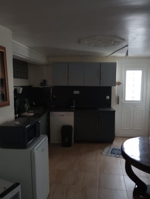 Jolie appartement de deux pièces au calme Apartment in Île-de-France