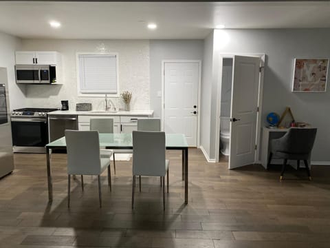 Modern 3Bed 2Bath Cozy Ranch with DIY Art Porch Villa in Indiana