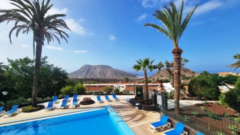 Day, Mountain view, Pool view, Swimming pool, sunbed