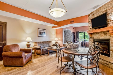 Chula Vista Condo Unit 2645 and 2647 Full Property Apartment in Wisconsin Dells