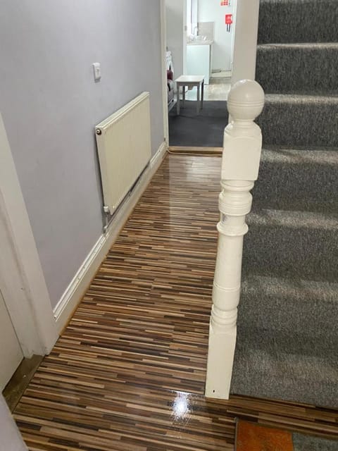 Budget Basic Room Mount Pleasant Share Facility R2 Vacation rental in Swansea