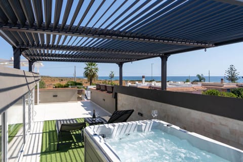 Natural landscape, Hot Tub, Hot Tub, View (from property/room), Balcony/Terrace, Sea view