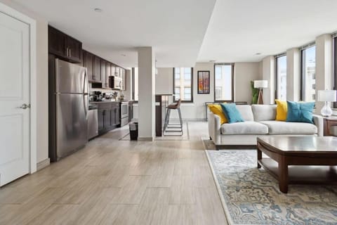 Kitchen or kitchenette, Living room, Seating area, minibar