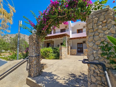 Property building, Facade/entrance, Garden view