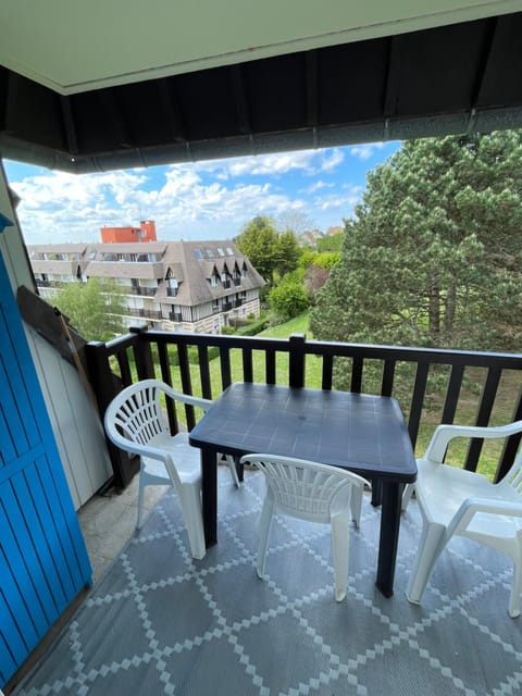 Appartement Vue mer et espaces verts proche Deauville Traveller Awards 2025 Apartment in Benerville-sur-Mer