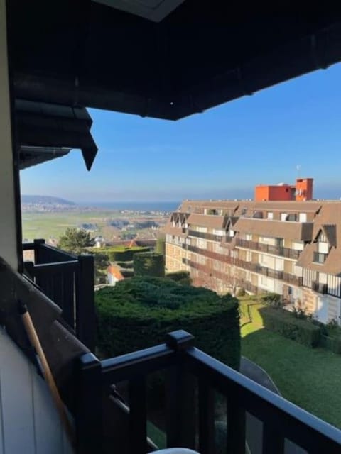 Appartement Vue mer et espaces verts proche Deauville Traveller Awards 2025 Apartment in Benerville-sur-Mer