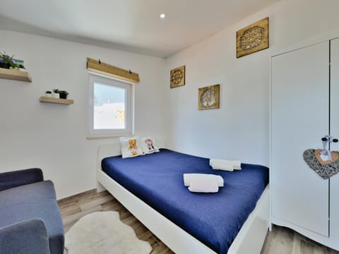 Bed, Photo of the whole room, Bedroom, towels, wardrobe