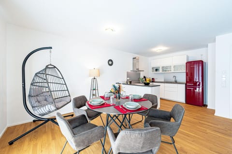 Kitchen or kitchenette, Photo of the whole room, Seating area, Dining area
