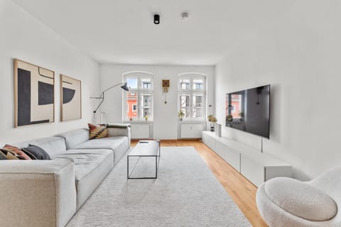 Communal lounge/ TV room, TV and multimedia, Living room