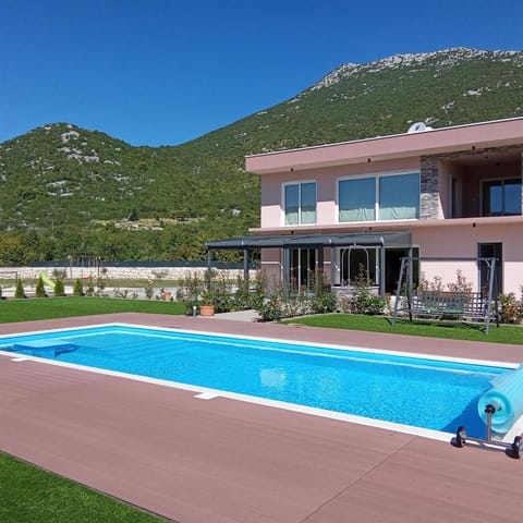 Facade/entrance, Swimming pool