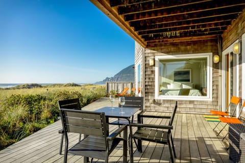 Ocean Front Getaway MCA#1236 House in Manzanita