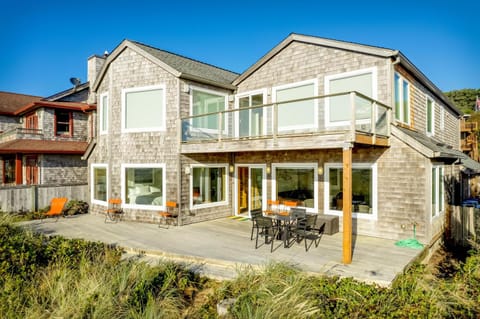 Ocean Front Getaway MCA#1236 House in Manzanita