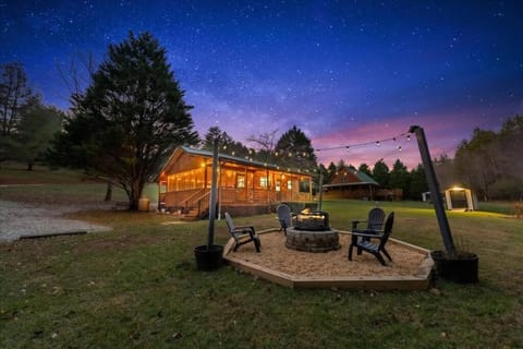 TNT II - Creek Front, Hot Tub, Fire Pit House in Union County
