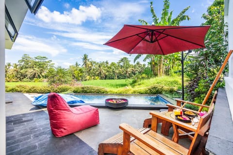 Natural landscape, Balcony/Terrace, Seating area, Garden view, Pool view, Pool view, Swimming pool, Swimming pool, sunbed