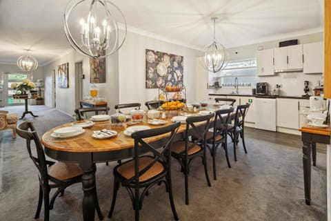 Food and drinks, Dining area
