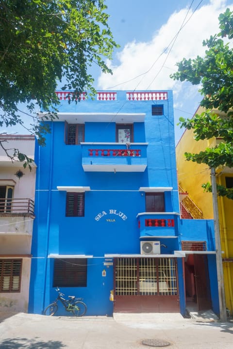Property building, Day