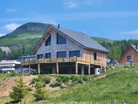 Property building, Day, Natural landscape, Mountain view