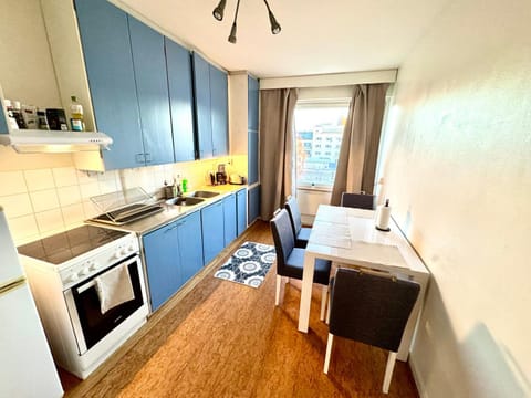 Kitchen or kitchenette, Dining area, oven, stove