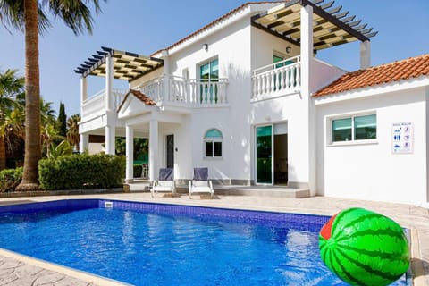 Property building, Patio, Balcony/Terrace, Swimming pool