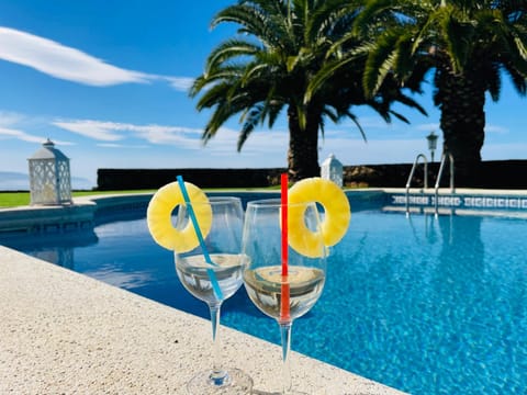 Patio, Day, Garden view, Pool view, Sea view, Swimming pool, Drinks, Alcoholic drinks, sunbed