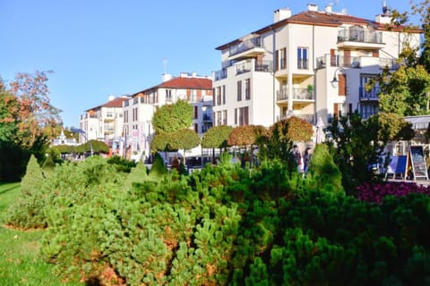 Neighbourhood, Street view