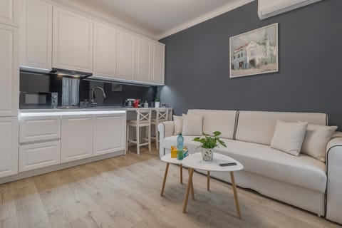Kitchen or kitchenette, Living room, Seating area