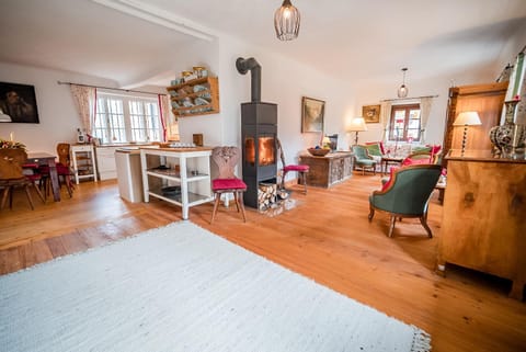 Living room, flat iron, pet friendly