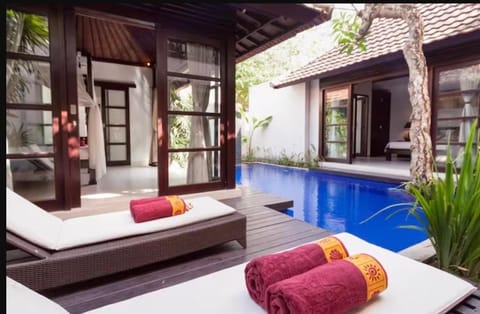 Swimming pool, sunbed