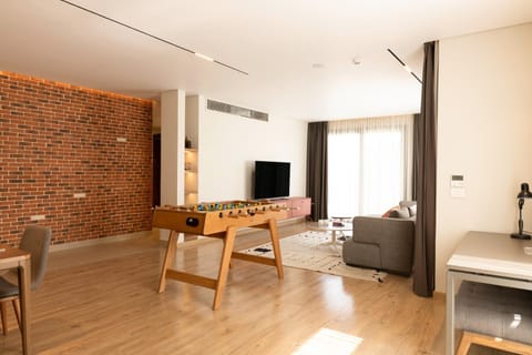 TV and multimedia, Living room, Seating area, air conditioner