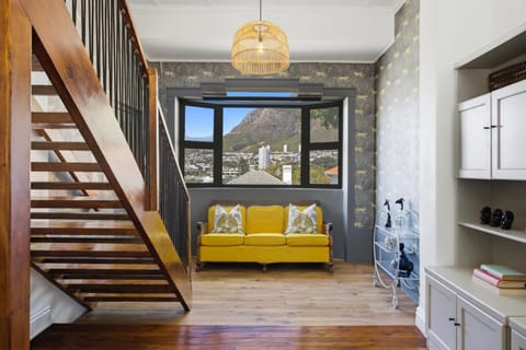 Neighbourhood, Living room, Seating area, City view, Mountain view, Mountain view
