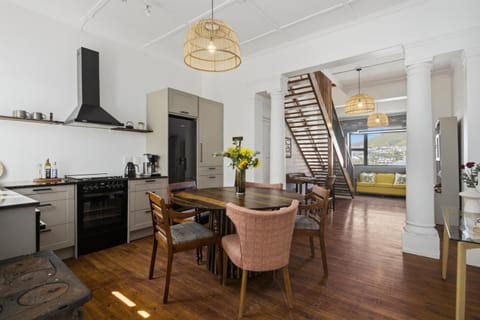 Kitchen or kitchenette, Living room, Seating area, Dining area, dishwasher, oven, stove