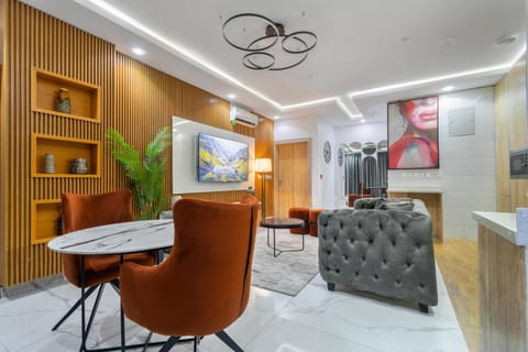 TV and multimedia, Living room, Seating area, Evening entertainment