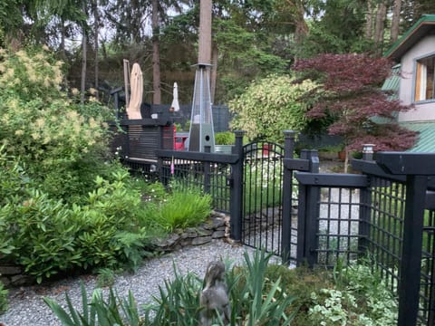 Salt Spring Carriage House B&B Bed and Breakfast in Galiano Island