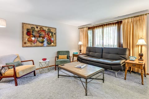 Retro Green Bay Home Steps to Lambeau Field! House in Ashwaubenon