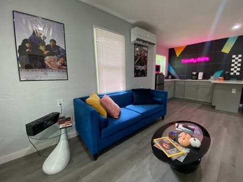 Totally 80s! Apartment in Sanford