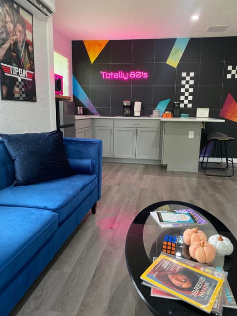 Totally 80s! Apartment in Sanford