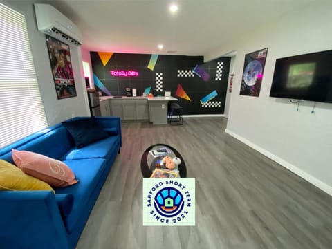 Totally 80s! Apartment in Sanford