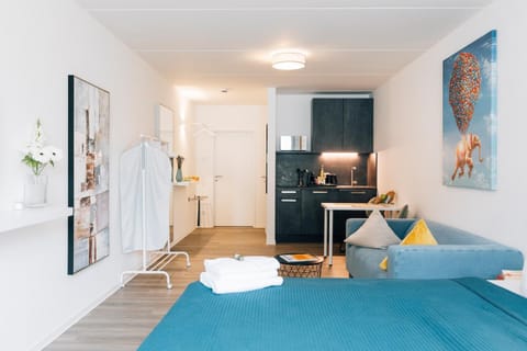 Bed, Photo of the whole room, Seating area, hair dresser