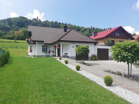 Property building, Day, Natural landscape, Garden, Garden, Balcony/Terrace, Garden view, Mountain view, Parking