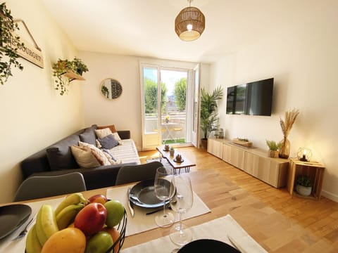 Le Bourget, Grand appartement proche du centre Apartment in Grenoble