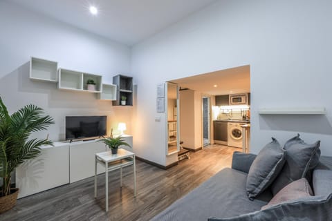 Discover Madrid from our cozy studio Apartment in Centro