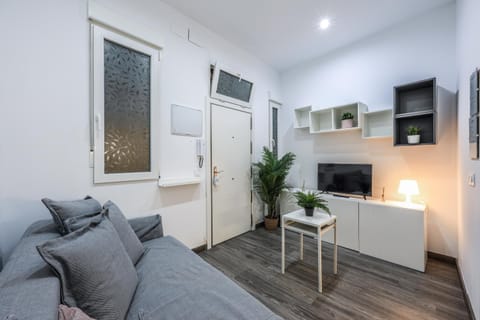 Discover Madrid from our cozy studio Apartment in Centro