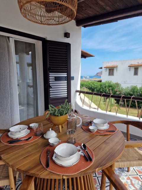 View (from property/room), Balcony/Terrace, Dining area