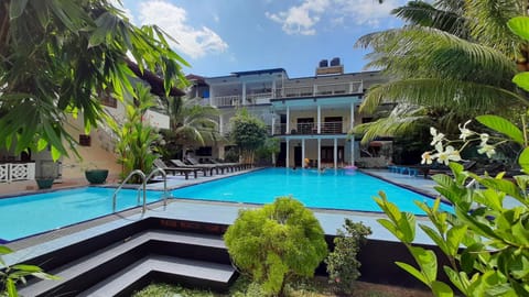 Property building, Swimming pool, Swimming pool