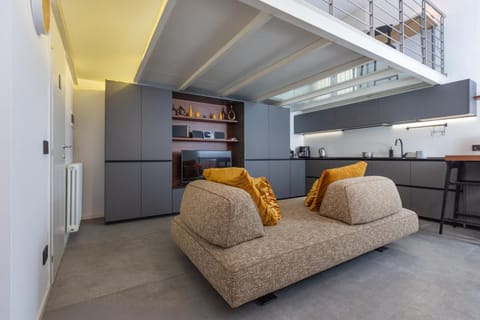 Communal lounge/ TV room, TV and multimedia, Living room, Seating area